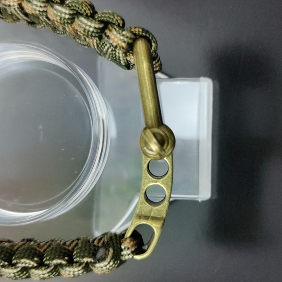 NWT Men's Bracelet Camouflage Woven USA Flag Charm Size 8.66 in - Picture 4 of 4